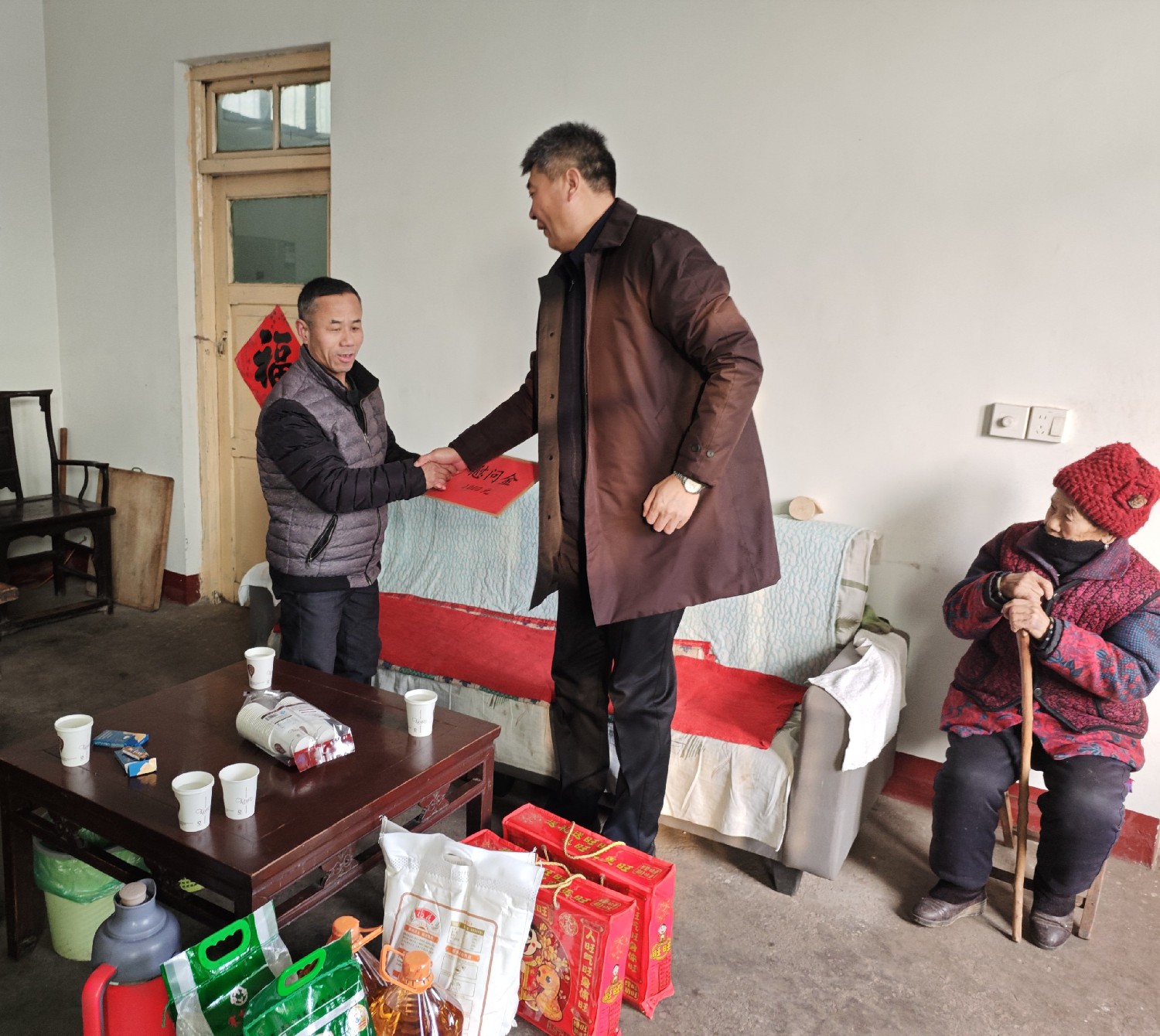 集團(tuán)開展春節(jié)期間走訪慰問活動(dòng)