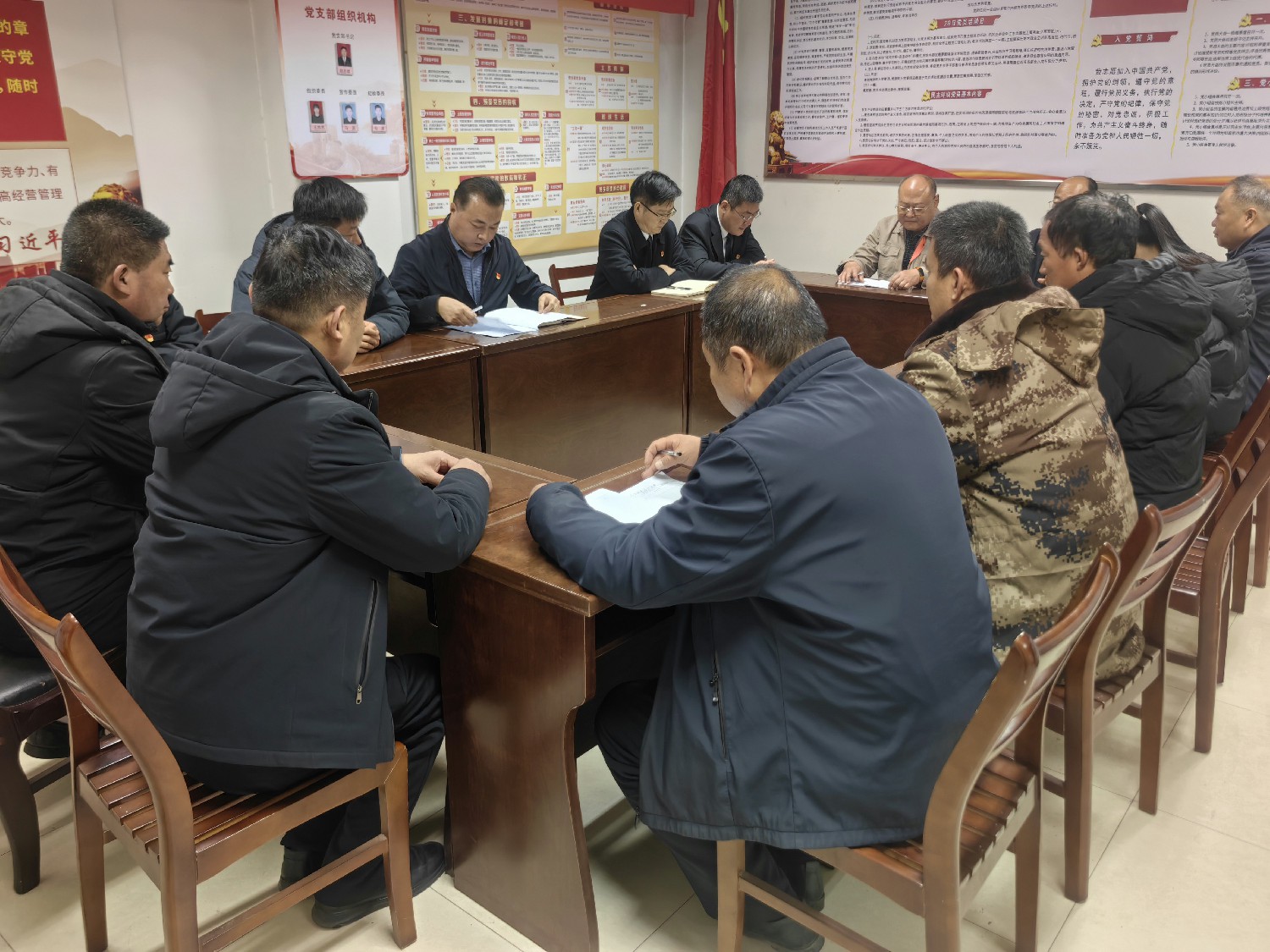 東大煤礦經(jīng)營(yíng)黨支部開展誠(chéng)信經(jīng)營(yíng)專題宣講活動(dòng)