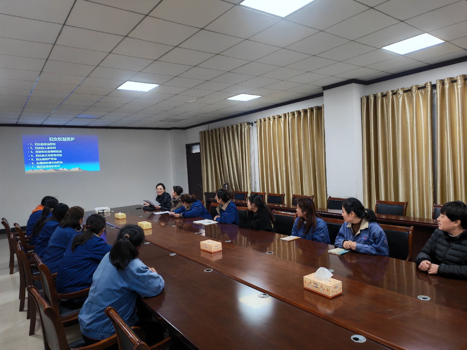 魯機(jī)公司開展“三八婦女節(jié)”普法活動(dòng)
