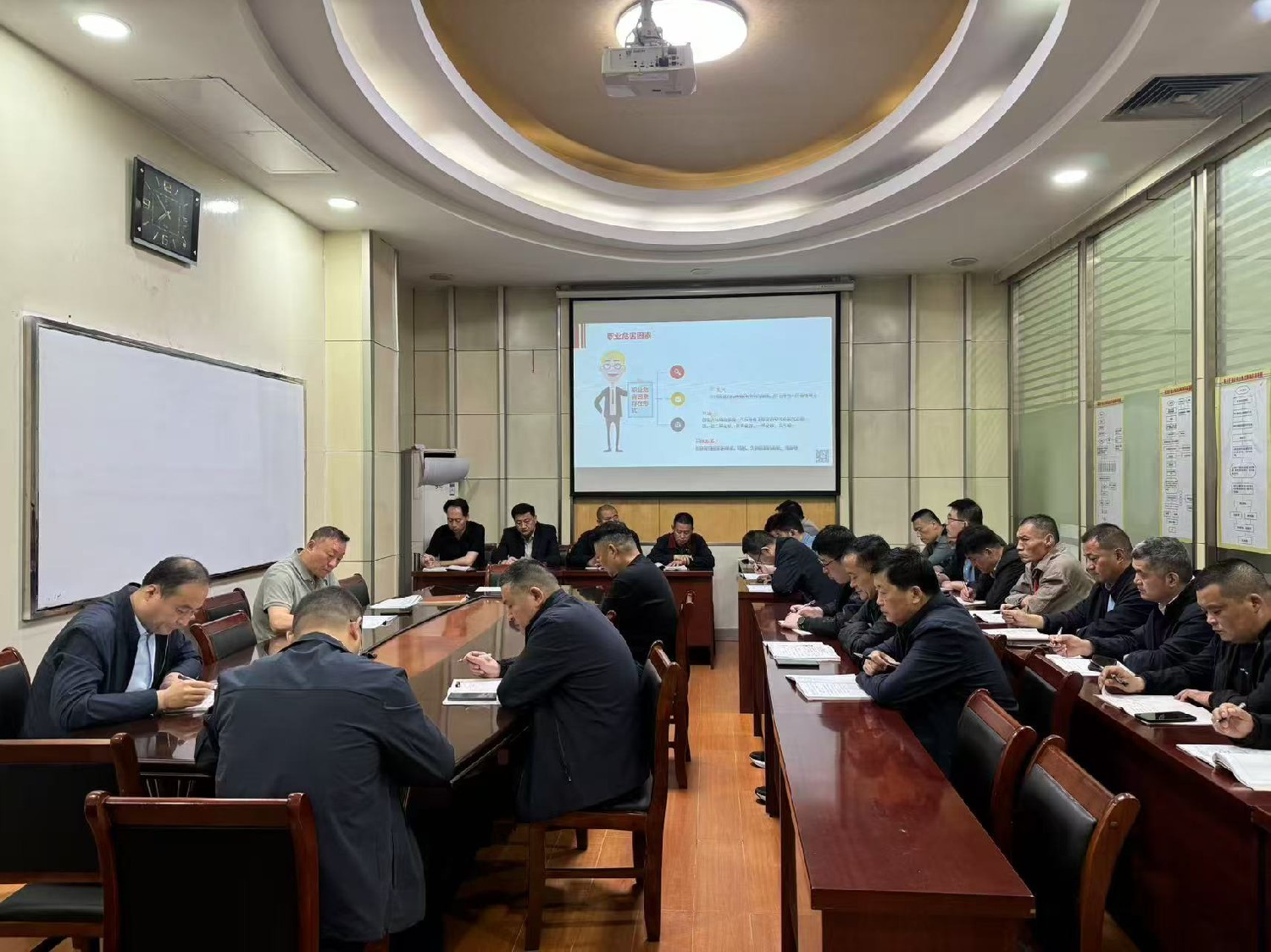 東大煤礦開展《職業(yè)病防治法》宣傳周系列活動